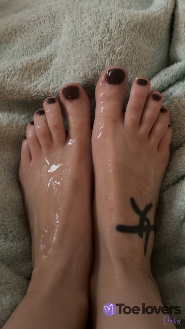 POV Hard Working Hands Give Me An Intimate Foot Ma**age With Lots Of Oil And Love.