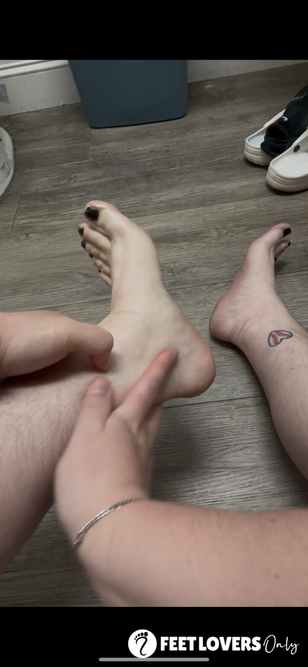 POV: Lotioning My Dry Feet