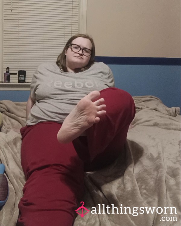 Pre- Made Content: Using Ped Egg On My Feet, Making Foot Dust