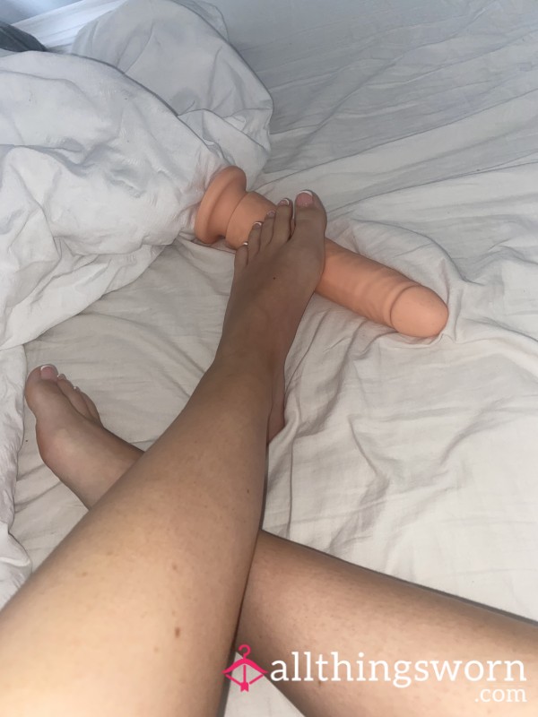 Pre-made Foot Job With Di**o