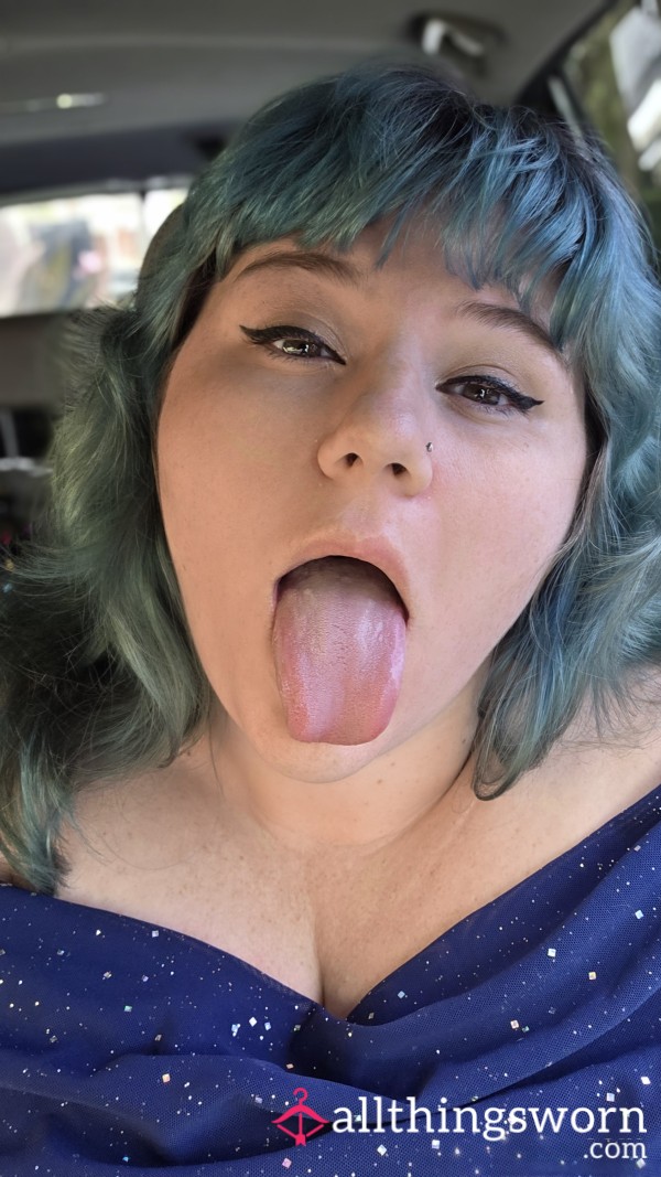 Pregnant MILF Wants A Coffee ☕