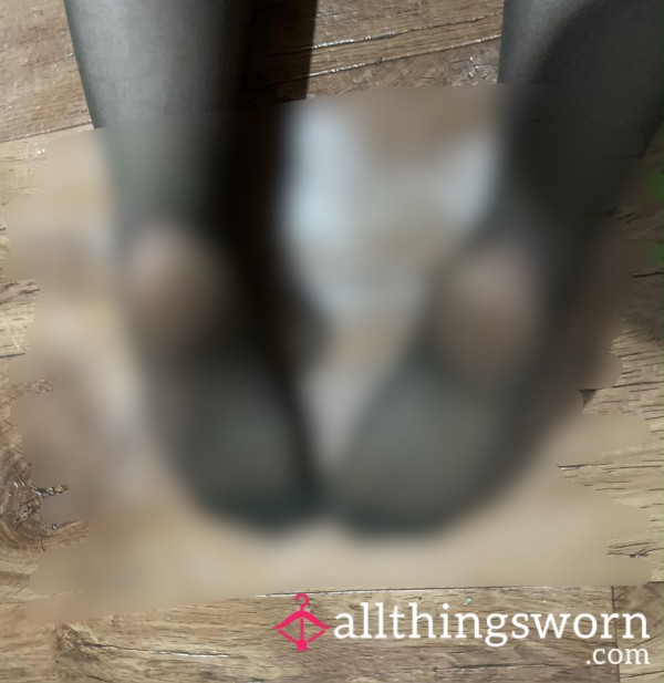 Pretty Black Nylon Tights And Painted Toes 💅🏻