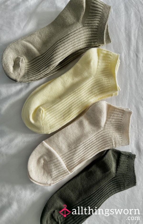 Pretty Coloured Socks 🧦