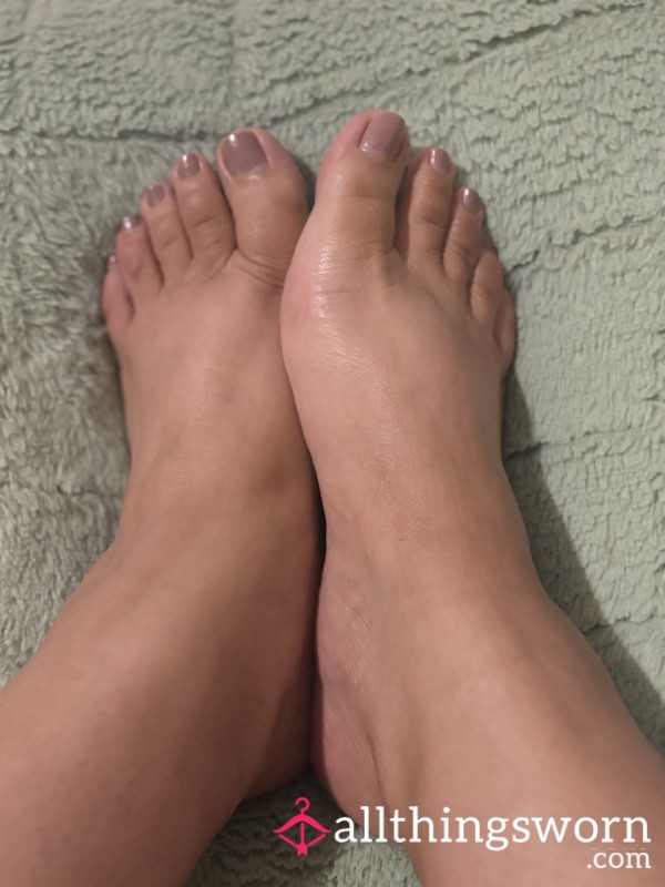Pretty Feet In Need Of Color Change