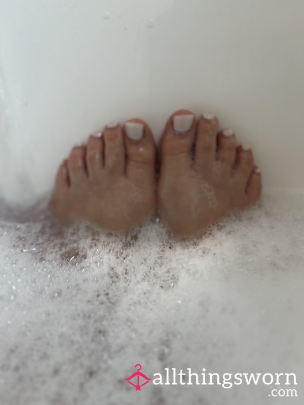 Pretty Feet In The Bath