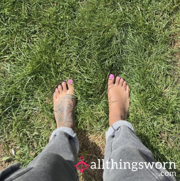 Pretty Feet Soaking Up The Sun And Connecting With Nature🌿