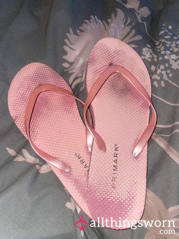 Pretty In Pink🎀 Well-worn Pink Flip-flops