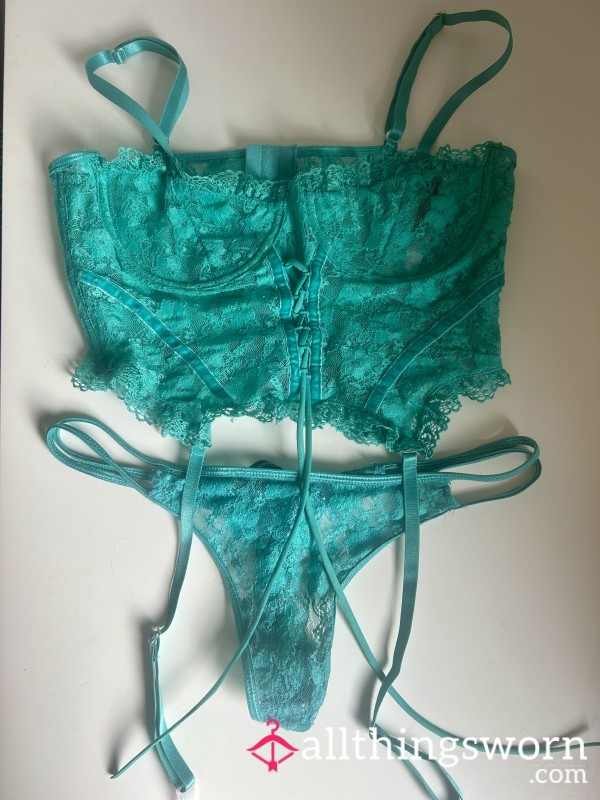 Pretty Lace Corset & Thong Set 🩵