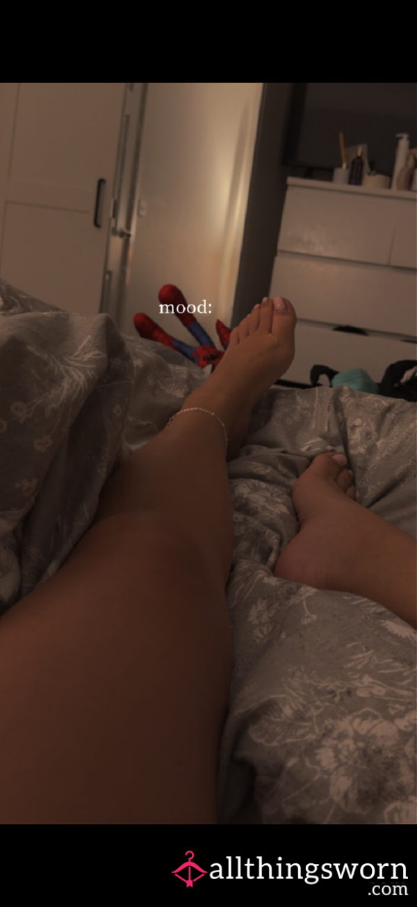 Pretty Little Feet Dancing On Your D*ck 🥵