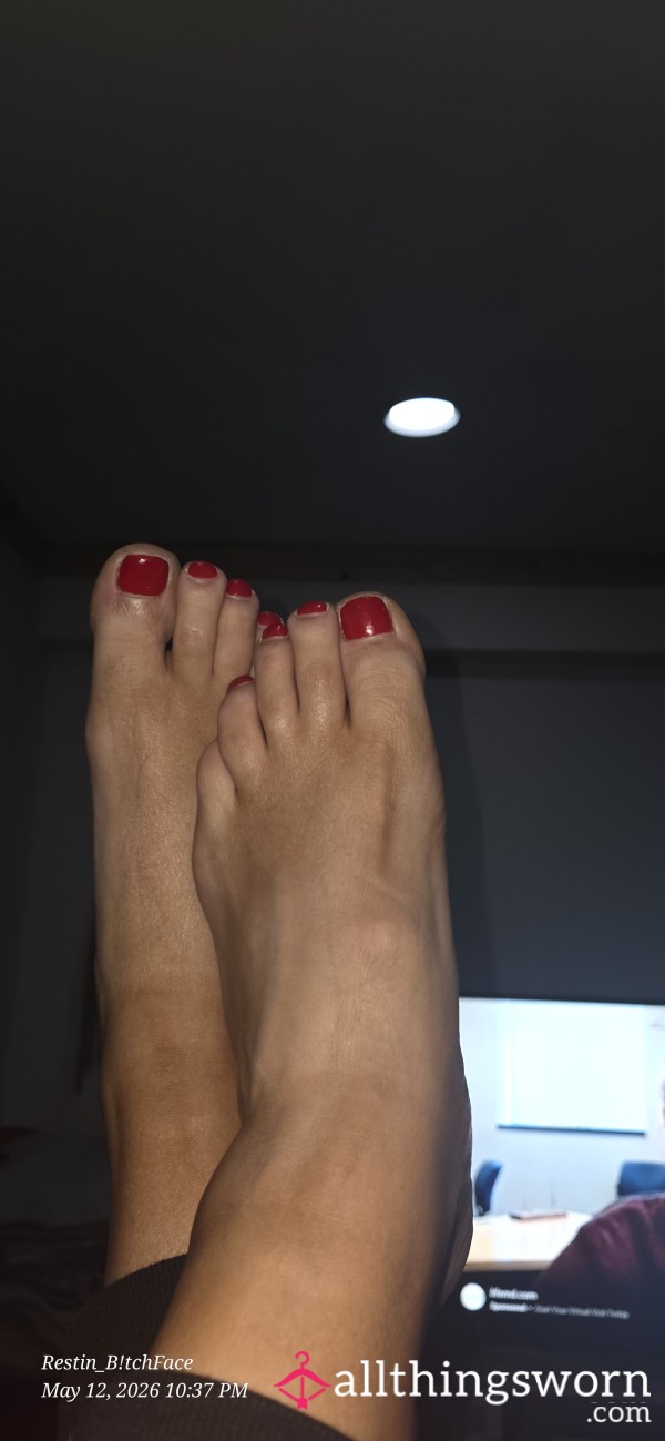 Pretty Little Red Toes