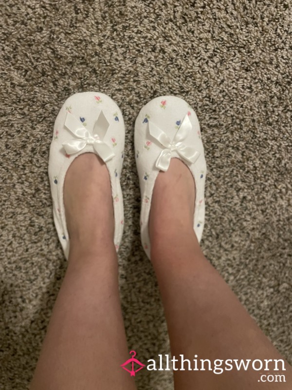 Pretty Little Slippers With Bows