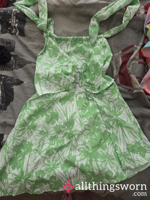Pretty Little Thing Green 💚 Dress