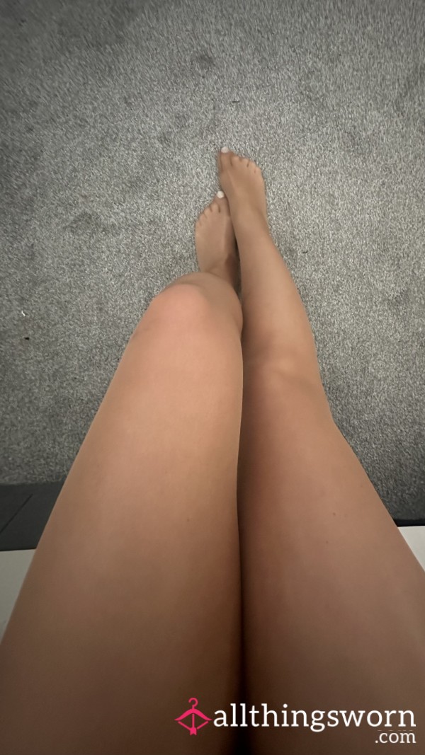 Pretty Pantyhose On My Toes