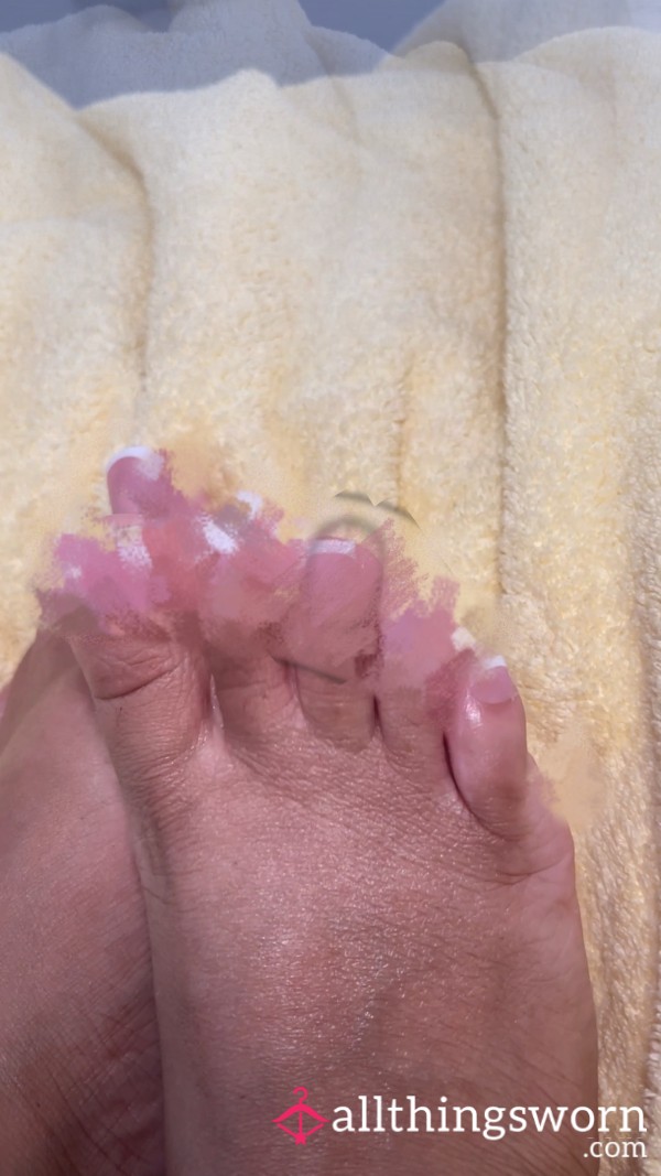 Pretty Pink French Tip Toenails 🤤