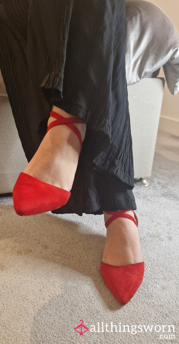 Pretty Red Kitten Heels 👠 😍