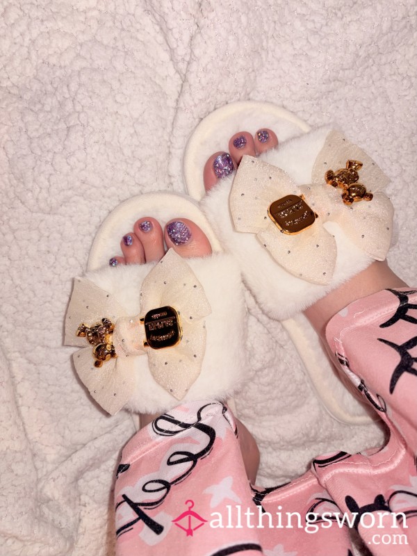 Pretty Slippers Size 8 🤍