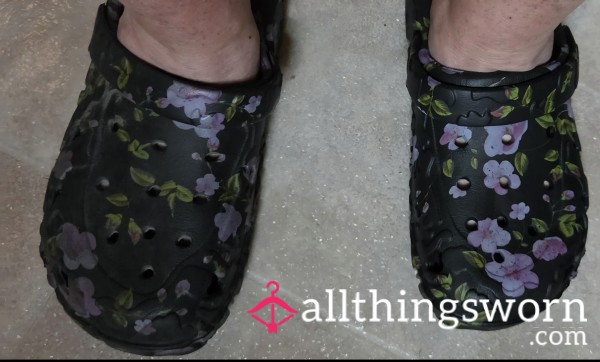 Pretty But Sweaty Crocs. Size 9