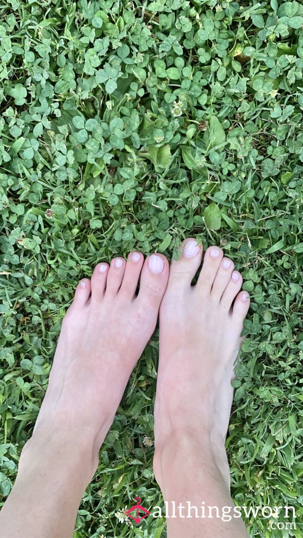 Pretty Toes Just Waiting To Get A Little Dirty 😈 Taking Custom Foot Pic Requests Now. Don’t Keep Me Waiting... See You Soon 💋