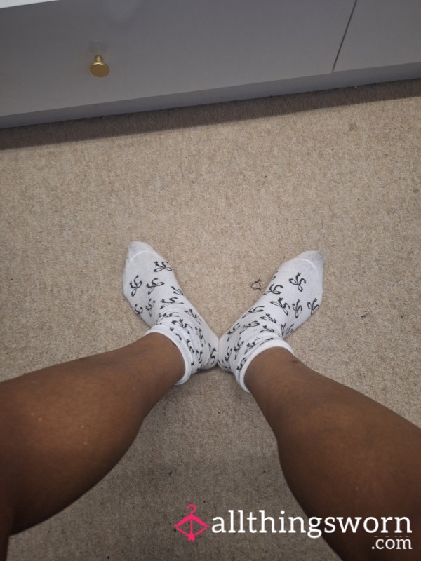 Pretty White Bow Socks.
