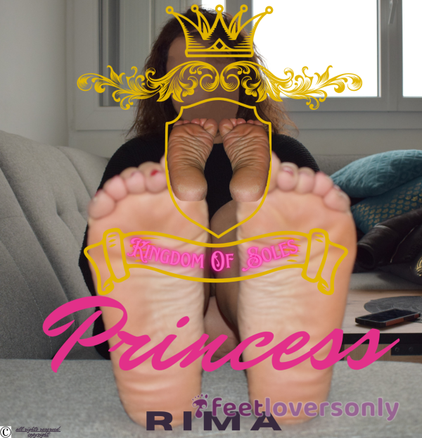 PRINCESS RIMA-wide Meaty Arabic Soles On Sofa