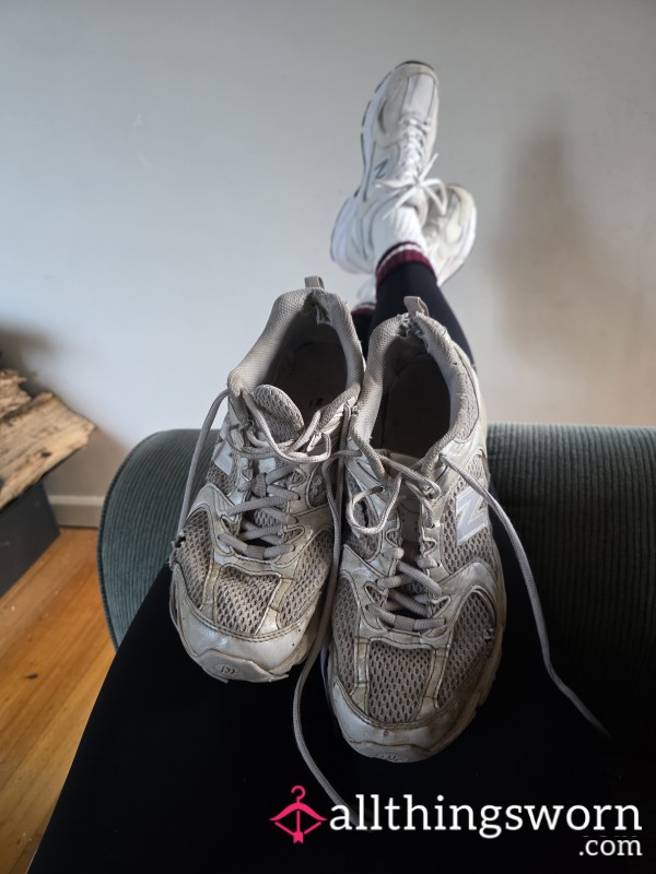 🌹PRINCESS'S VERY WELL-WORN SNEAKERS
