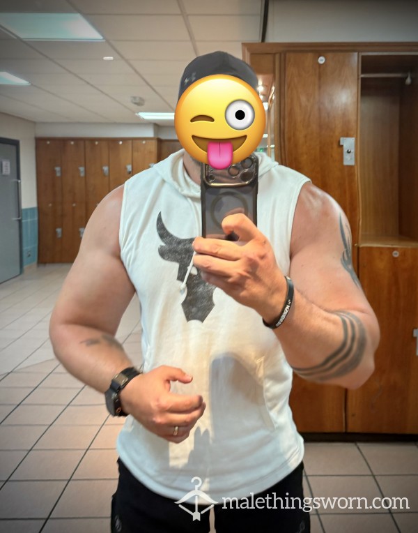 PROJECT ROCK 💪🏽😎🪨 UNDER ARMOUR NOT SO WHITE SLEEVELESS MUSCLE 💪🏽 HOODY STINKING FLEX FRIDAY GYM SKUNK