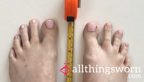 Proof Of My Giant Size 44s: The Measurement Photo Set 📏👣