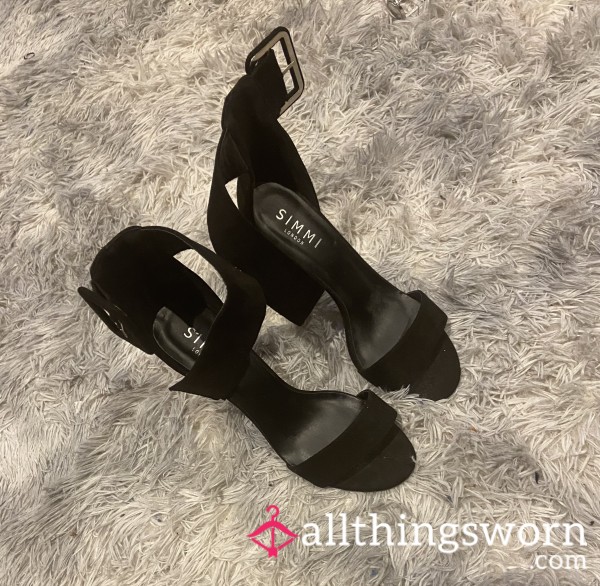 Property Of Nayomi: Worn Size 7 Foot