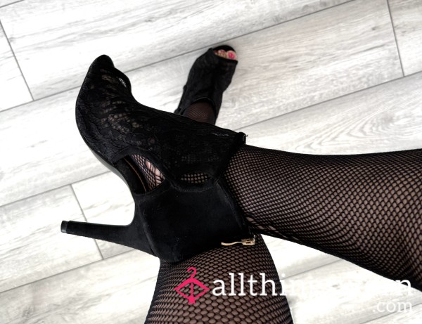 £20 Vegan Suede And Lace Heels S**y Well-worn