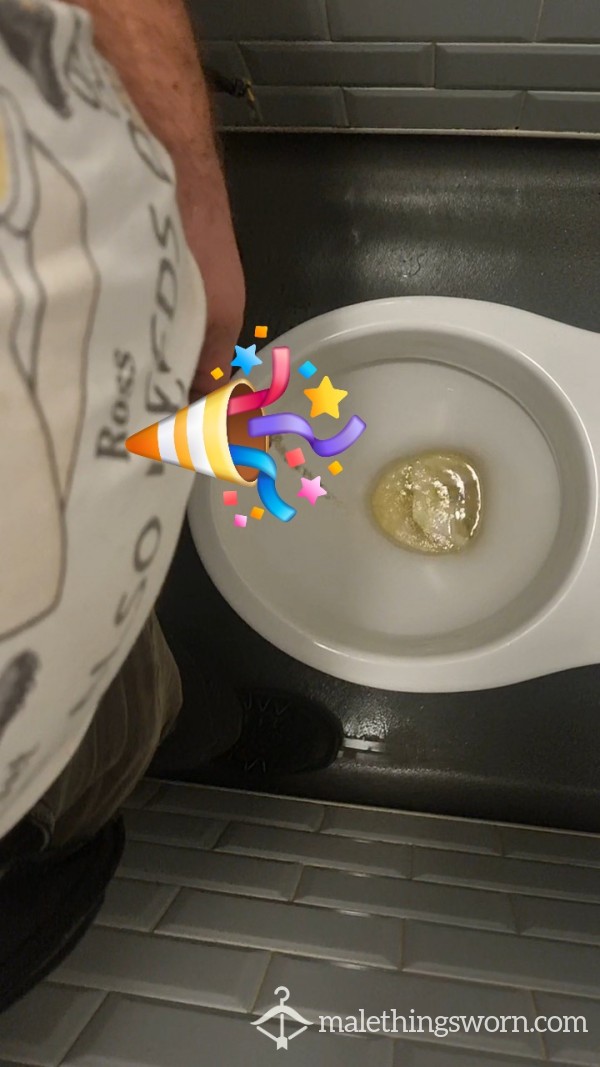 Pub Toilet Pi*sing