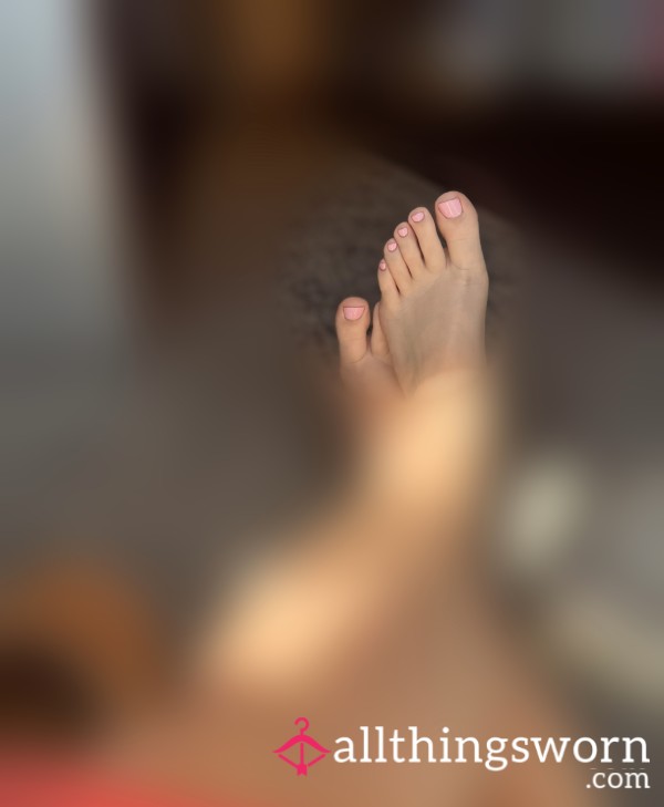 Public Library Toes 🌸📚