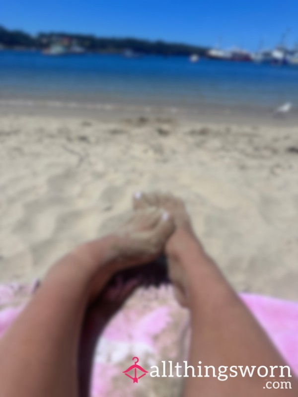 Public Sandy Covered Feet Photos 👣