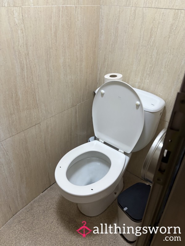 Public Toilet Pi*s 💦