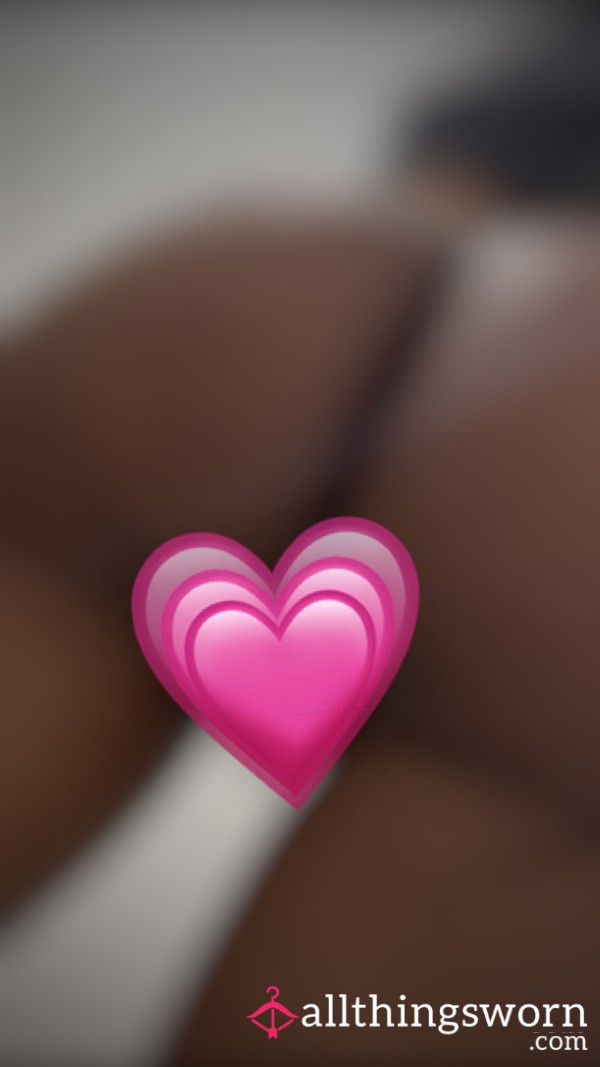 Pulled My Knickers Down At Work – Filmed My Creamy Pu**y In The Toilet🍑💦