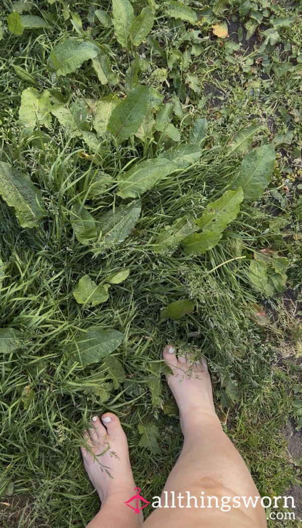 Pulling Gra** Out With My Feet 🦶🏻🍀