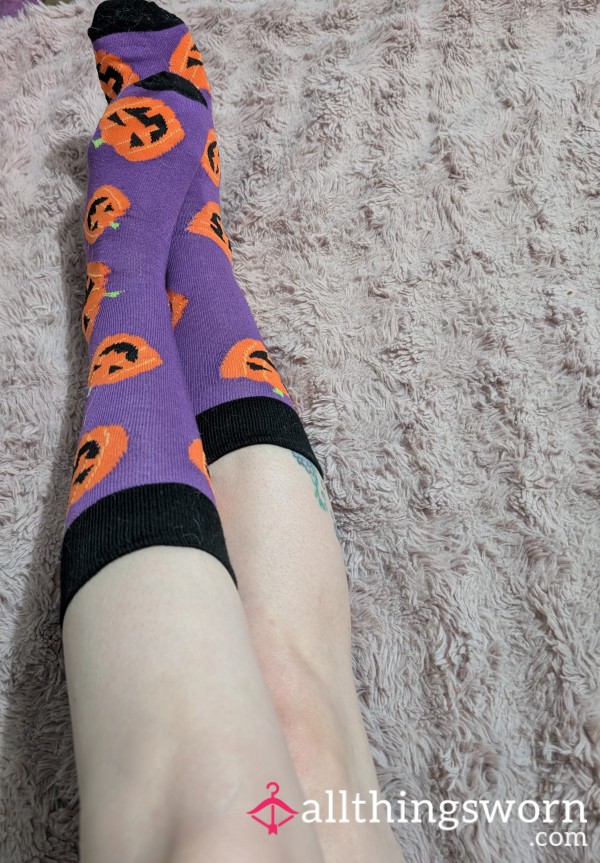 Purple  HALLOWEEN Pumpkin Socks Worn By Rainbow 🌈