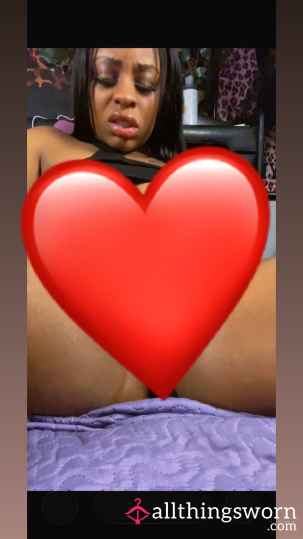 Pu**y Play Booty Flash In Gym Bathroom