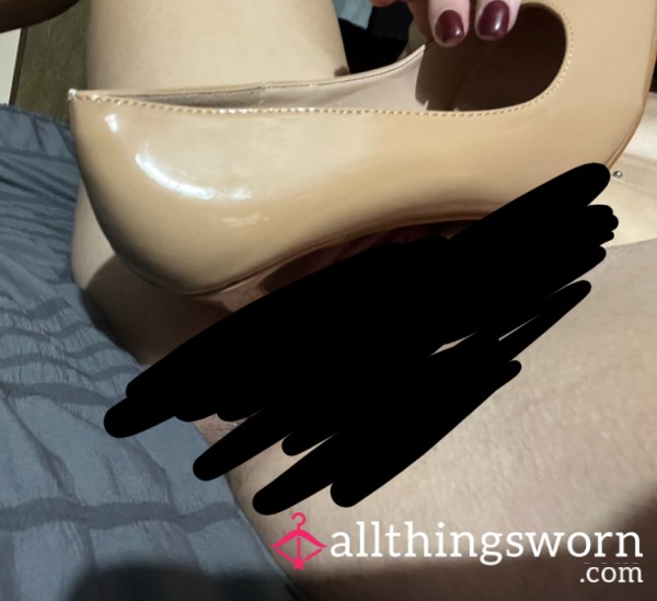 Pu**y Play With Stiletto Heels
