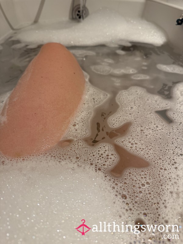 Pu**y Playing In A Bubble Bath