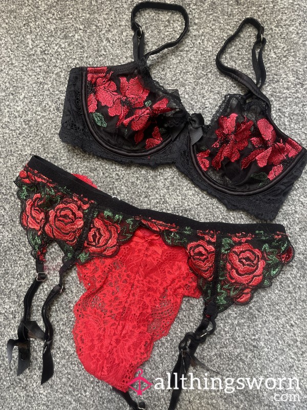 Queen Rose Bra And Panty Set With Stocking Belt 🌹❤️ £45 With Add On’s Available!