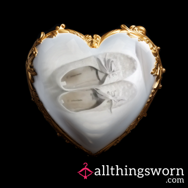 Queen SelX Dirty, Smelly Shoes