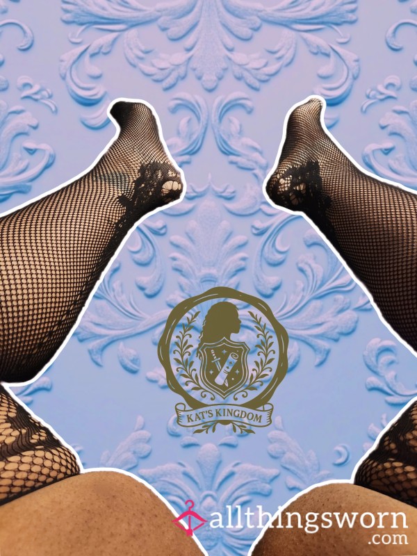 🖤 Queen’s Ensnarement ✨ | Backseam Suspender Fishnet Tights