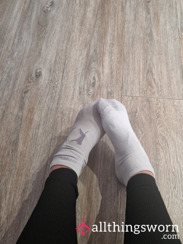 Quick Teaser Of The MILF Taking Her Sweaty Socks Off 👅