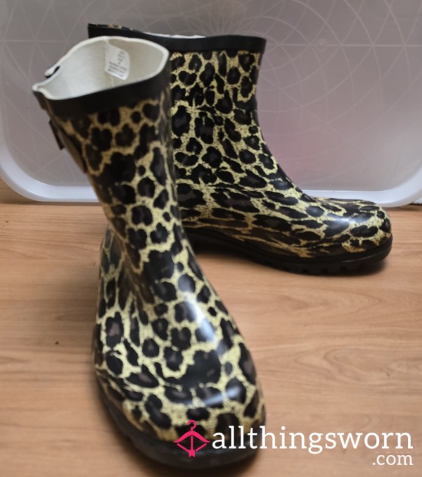 Rainy Day Leopard Print Rain Boots!!