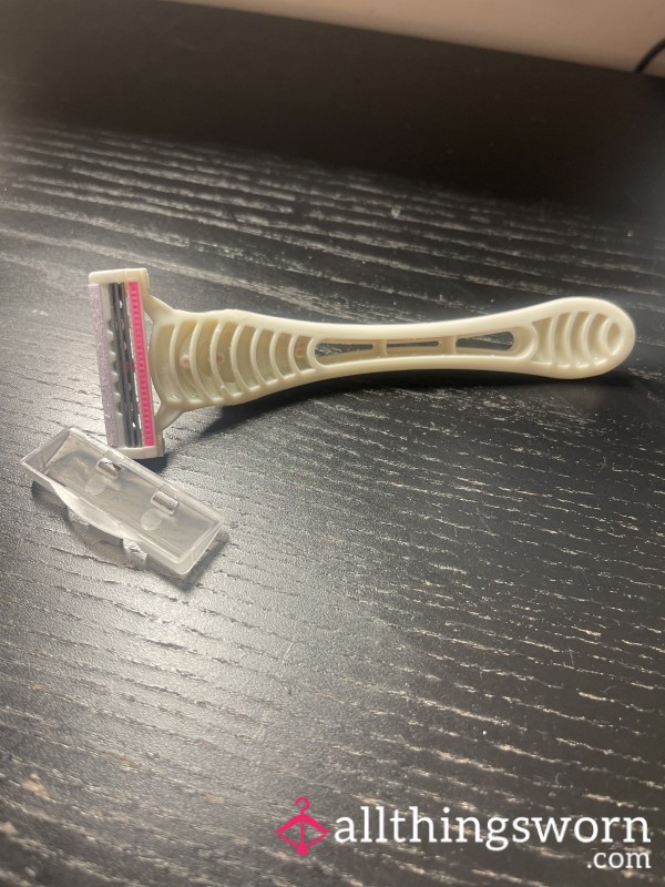 Razor 🪒 Used On My Perfect 🍑