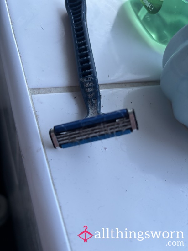 Razor Used To Shave My Pu**y Cat 🐱