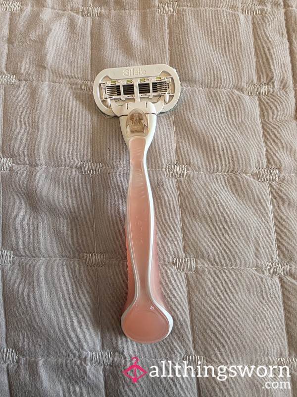 ✨Used Razors With A Dirty Little Bonus – £15✨