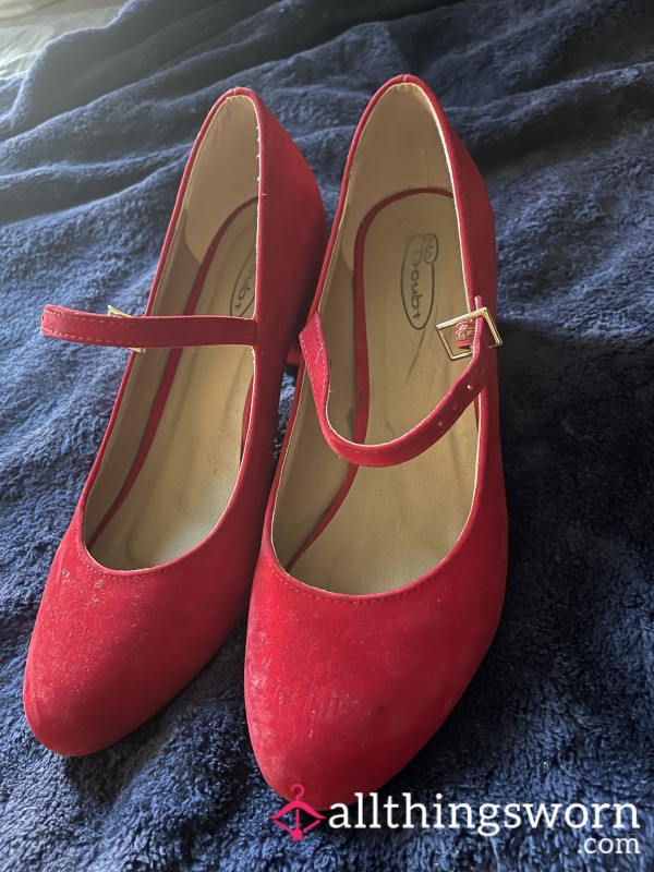 Red High Heels, Velvet Texture