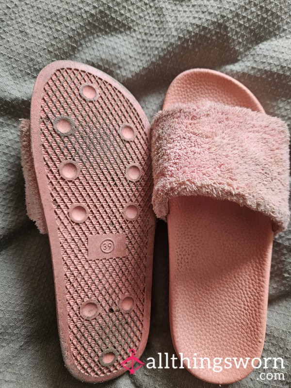 Really Dirty Size 6 Sliders ❤️👣👣👣👣❤️