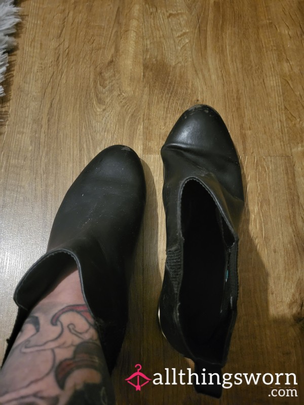 🖤really Worn Black Ankle Boots🖤